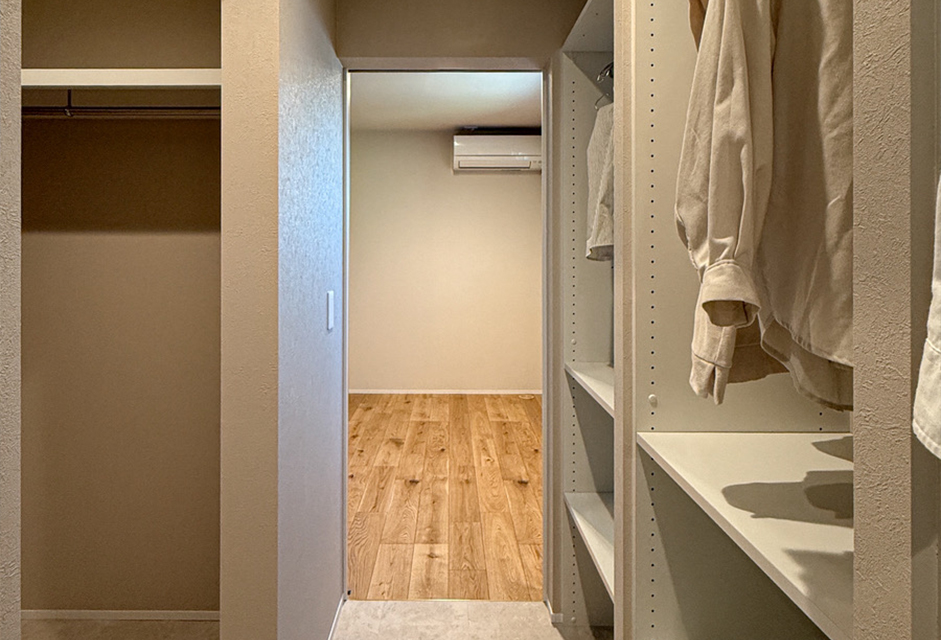 寝室前のおかえりロッカー＋ウォークインクローク