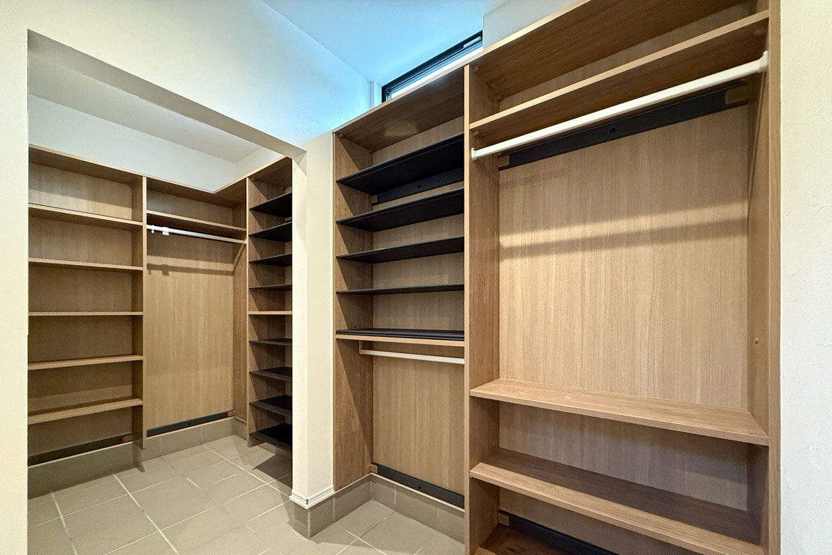 収納力のあるファミリー玄関